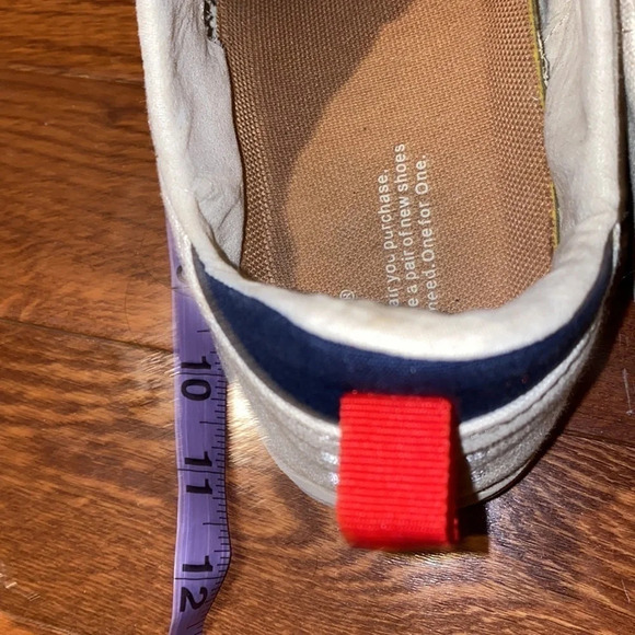 Toms comfy sneakers  size 10 - Picture 9 of 13